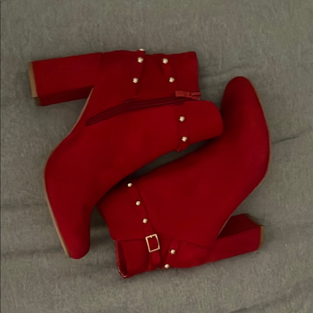 Elegant Red Ankle Boots with Pearl Detailing 
fort collins co !